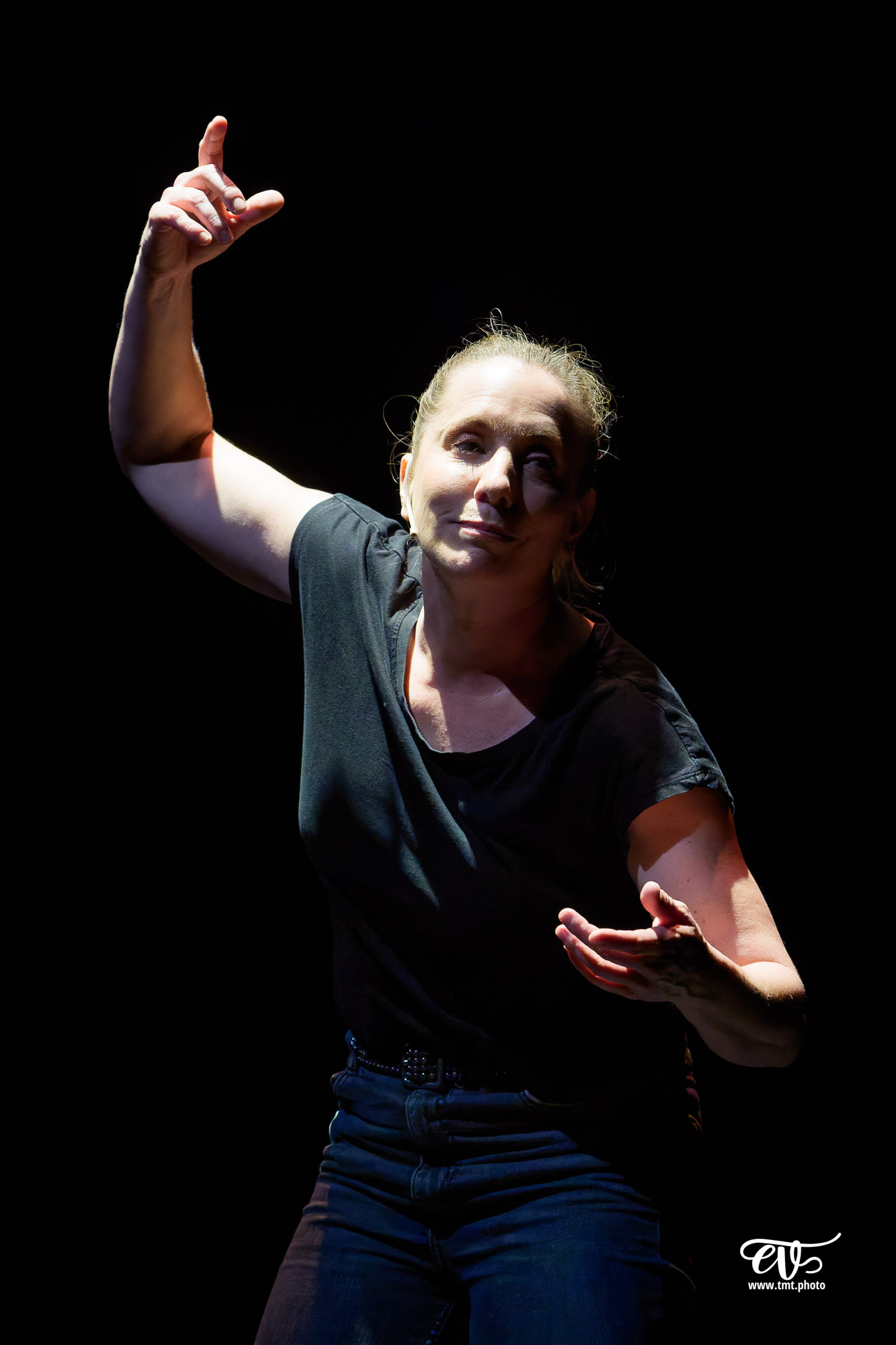 LES CHATOUILLES OU LA DANSE DE LA COLÈRE (ANDRÉA BESCOND)